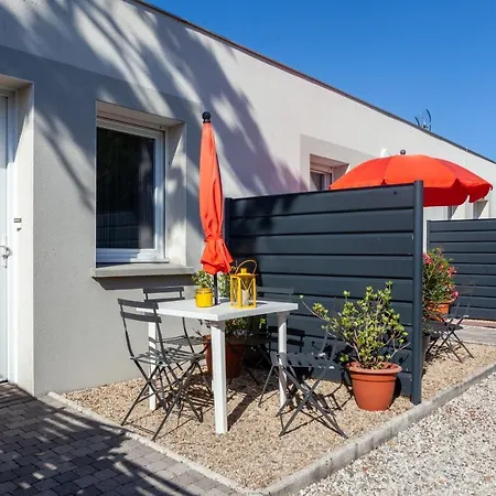La Salamandre: Beachside For Couples & Families In Saint-marc-sur-mer Holiday home